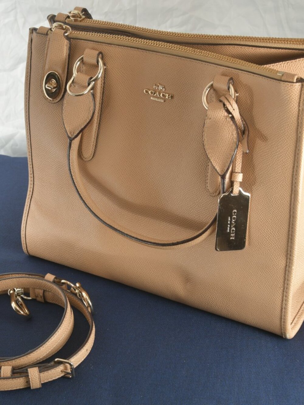 COACH - New W/o tags - Tan LARGE Purse - Picture 7 of 8